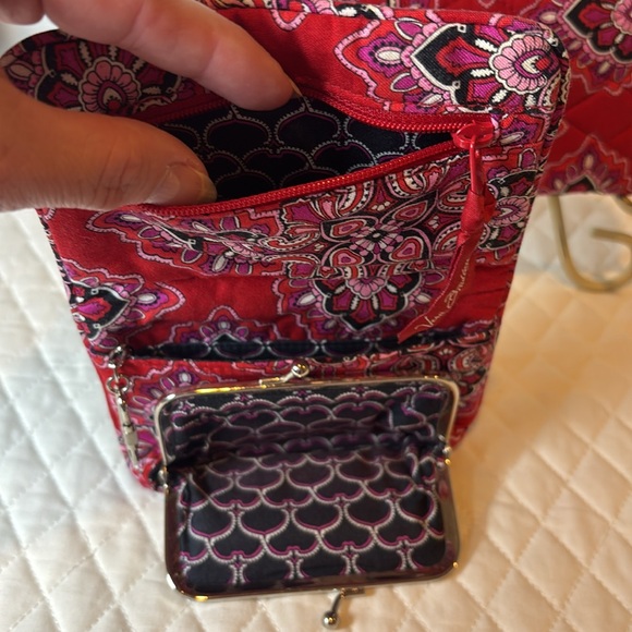 VERA BRADLEY Compact Taxi
Wallet Frankly Scarlet Kisslock and Eyeglass Case - Picture 5 of 10